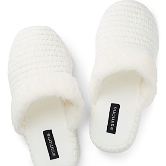 Simons Shoes - Off-white slippers size 9 NWT